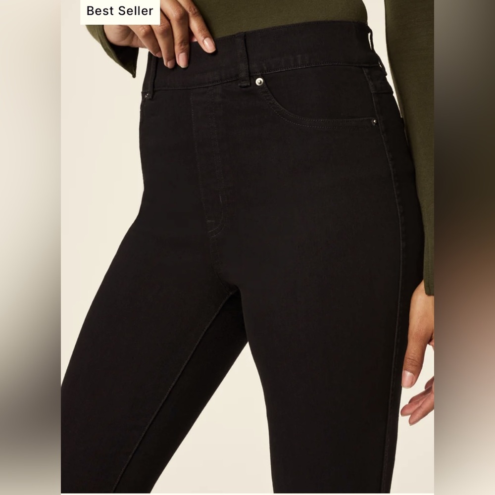 Brand New SPANX black skinny jeans . Size M . Color clean black . Body shaping.